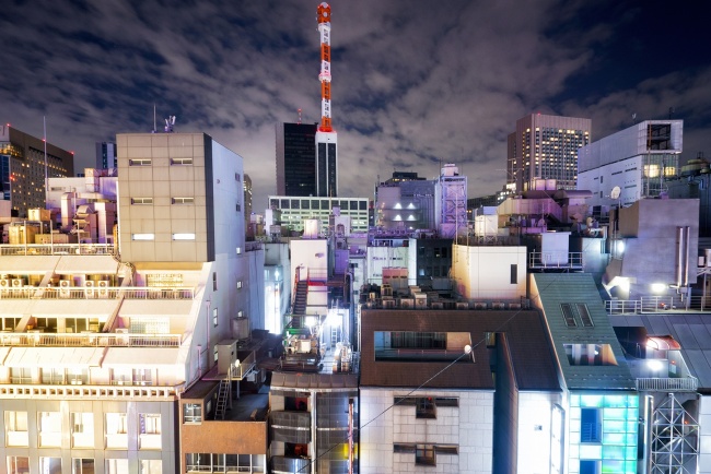 tokyo, shimbashi, ginza, japan, vertigo, rooftop, on top, buildings, night, glow, color, crowded, travel, photo tour, eyexplore,