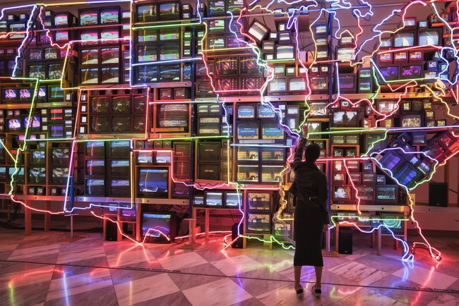 Electronic Superhighway , america, neon lights, tvs, Nam June Paik, national portrait gallery, washington dc, exhibit, art, modern,