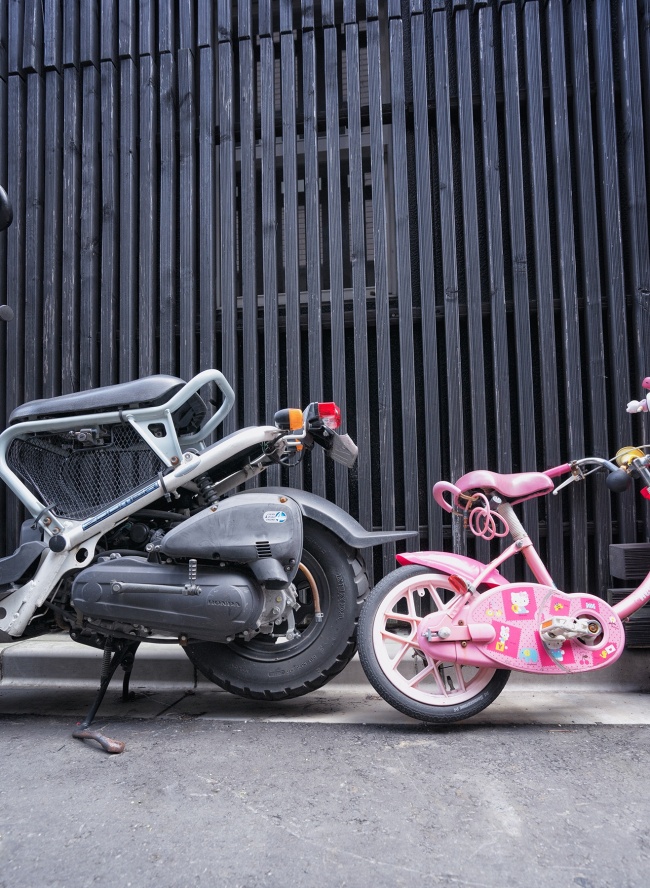 motorcycle, bike, hello kitty, bicycle, japan, asia, black, street, pink, garage,