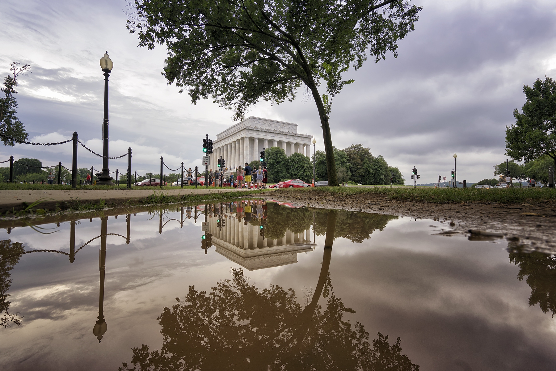 lincoln memorial, puddle, reflection, out of the ordinary, extraordinary, washington dc, reflection, tourists, visit, summer, storms, clouds, national mall, united states,