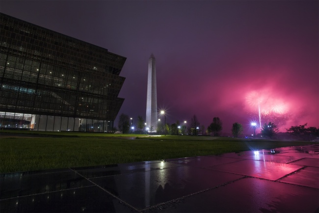 how to, shoot fireworks, night photography, fireworks, independence day, july 4th, america, birthday, national mall, washington dc, national museum of african american history and culture, nmaahc, national mall, washington monument, reflection, rain, clouds, dc,
