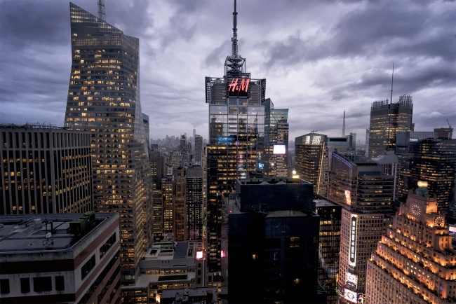 New York City, rooftop, times square, manhattan, visit, travel, rooftop bar, scenic, best pics, views, hyatt centric, lower manhattan, Chrysler building, rain, storm, clouds, buildings, architecture,