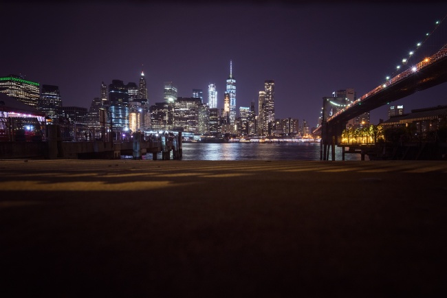 brooklyn bridge, night, long exposure, hand held, new york, nyc, brooklyn, ice cream, fence, buildings, reflection, east river, brookyln side, waterfront, park,