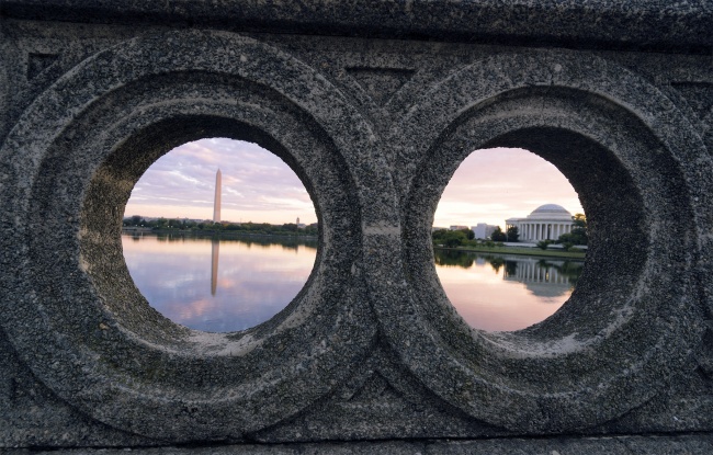 Washington DC Sunrise, washington dc, tidal basin, footbridge, jefferson memorial, washington monument, reflection, framing, early morning, photo, instagram, warm colors, cool colors, potomac river, west potomac park,