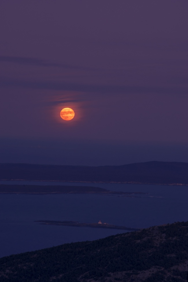 Harvest Moon, full moon, blood moon, orange, night photography, photo, cadillac mountain, acadia national park, lighthouse, maine, mount desert island, highest point,