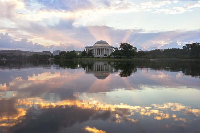 jefferson memorial, tidal basin, sunrise, rays of light, reflection, washington dc, washington mall, jefferson memorial, early morning, photography, photo, early morning, thomas jefferson, architecture, presidential memorial, founding fathers