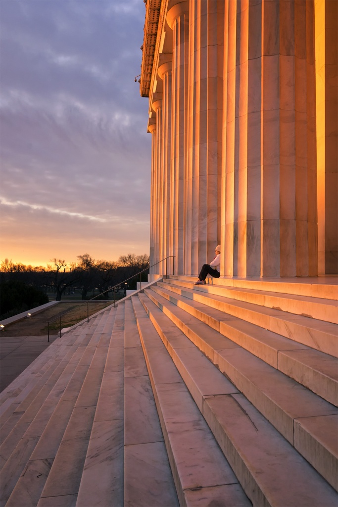 Lincoln Memorial Steps, Washington DC, lincoln memorial, sunrise, glow, orange, sun, columns, steps, watch sunrise, nation's capital, national mall, winter, glow