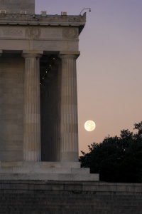 Full Moon Setting, lincoln memorial, washington dc, national mall, columns, ultra zoom lens, sunrise, early morning, architecture, moon