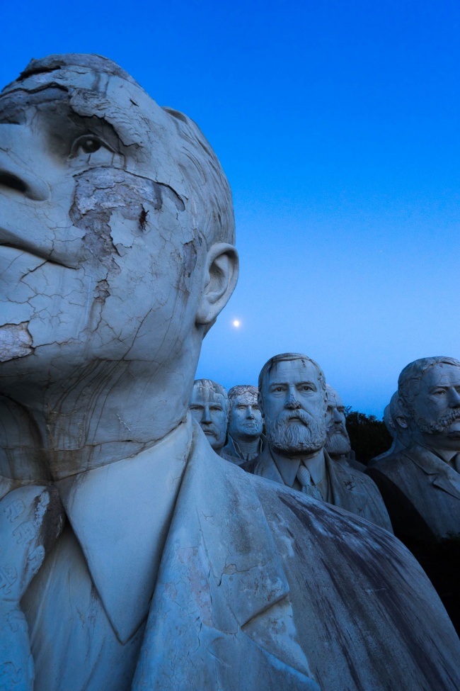presidents heads, williamsburg, virginia, va, dusk, busts, statues, presidents park, croaker, blue hour